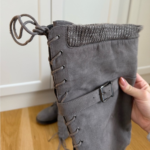 Lace up gray boot - Picture 5 of 11
